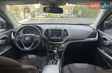 Внедорожник / Кроссовер Jeep Cherokee 2017 в 