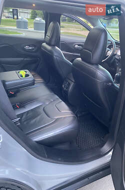 Внедорожник / Кроссовер Jeep Cherokee 2019 в 