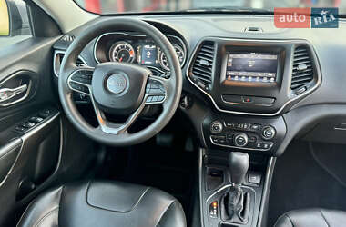 Внедорожник / Кроссовер Jeep Cherokee 2020 в 