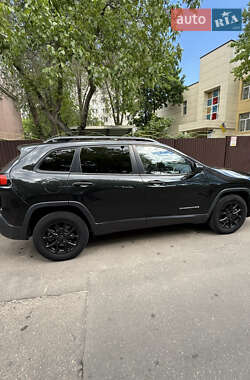 Позашляховик / Кросовер Jeep Cherokee 2016 в 