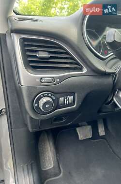 Позашляховик / Кросовер Jeep Cherokee 2021 в 