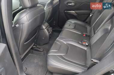 Позашляховик / Кросовер Jeep Cherokee 2019 в 