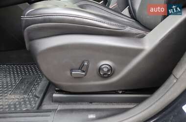 Позашляховик / Кросовер Jeep Cherokee 2019 в 