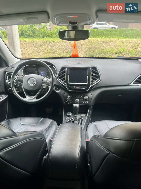 Внедорожник / Кроссовер Jeep Cherokee 2019 в Хмельницком