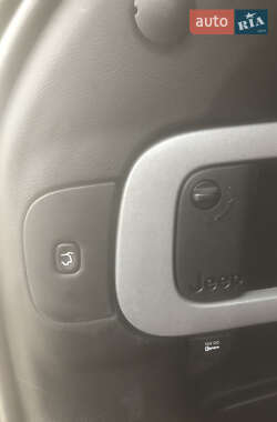 Внедорожник / Кроссовер Jeep Cherokee 2013 в 