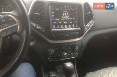 Внедорожник / Кроссовер Jeep Cherokee 2013 в 