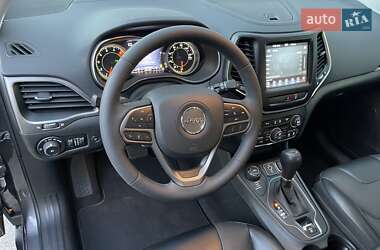 Внедорожник / Кроссовер Jeep Cherokee 2022 в 
