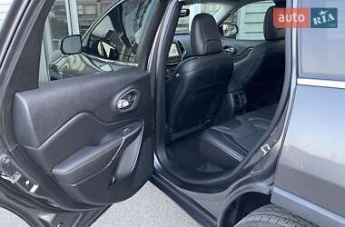 Внедорожник / Кроссовер Jeep Cherokee 2022 в 