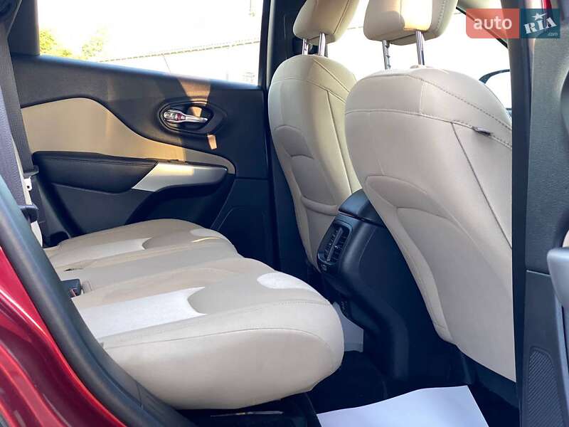 Позашляховик / Кросовер Jeep Cherokee 2017 в Львові