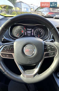 Внедорожник / Кроссовер Jeep Cherokee 2020 в 