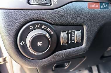 Внедорожник / Кроссовер Jeep Cherokee 2018 в 