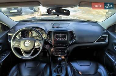 Внедорожник / Кроссовер Jeep Cherokee 2018 в 