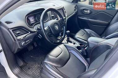 Позашляховик / Кросовер Jeep Cherokee 2021 в 