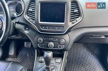 Позашляховик / Кросовер Jeep Cherokee 2021 в 