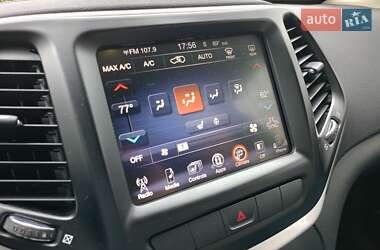 Позашляховик / Кросовер Jeep Cherokee 2013 в 