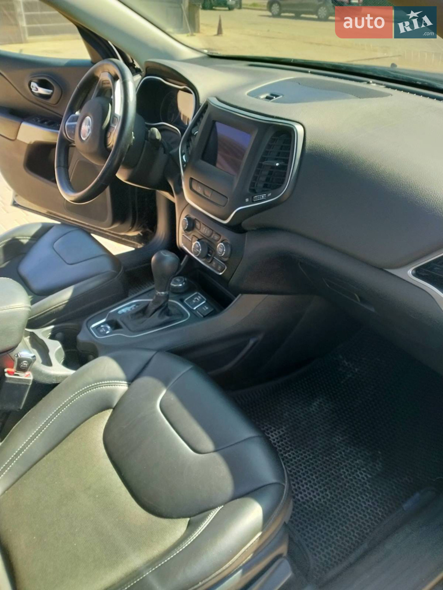 2019 Jeep Cherokee - мініатюра 14