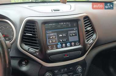 Внедорожник / Кроссовер Jeep Cherokee 2015 в 