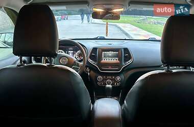 Позашляховик / Кросовер Jeep Cherokee 2018 в 