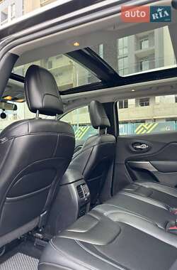 Внедорожник / Кроссовер Jeep Cherokee 2019 в 