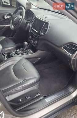 Внедорожник / Кроссовер Jeep Cherokee 2018 в 