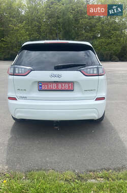 Позашляховик / Кросовер Jeep Cherokee 2019 в 