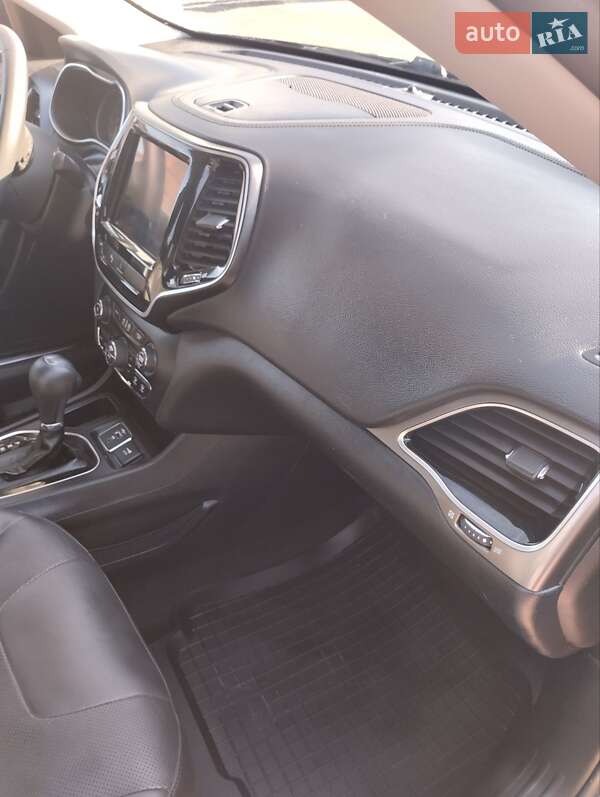 Позашляховик / Кросовер Jeep Cherokee 2020 в Рівному