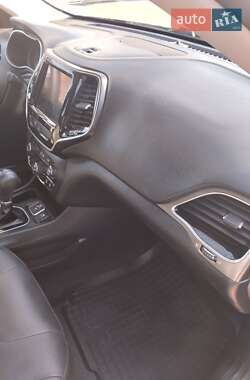 Внедорожник / Кроссовер Jeep Cherokee 2020 в 