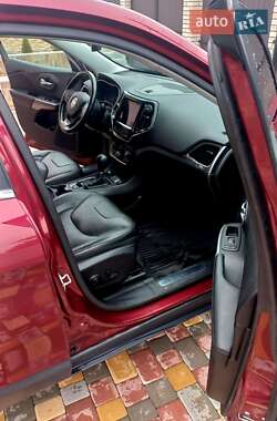 Внедорожник / Кроссовер Jeep Cherokee 2020 в 