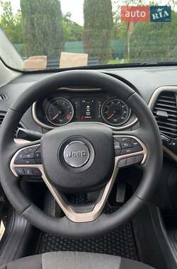 Внедорожник / Кроссовер Jeep Cherokee 2015 в 