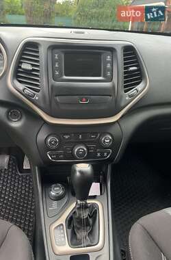 Внедорожник / Кроссовер Jeep Cherokee 2015 в 