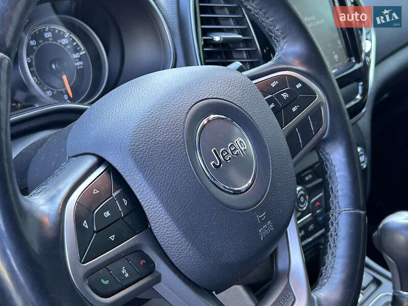 Внедорожник / Кроссовер Jeep Cherokee 2018 в Николаеве