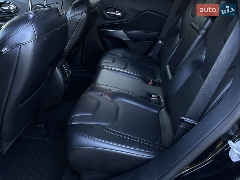 Внедорожник / Кроссовер Jeep Cherokee 2018 в Николаеве