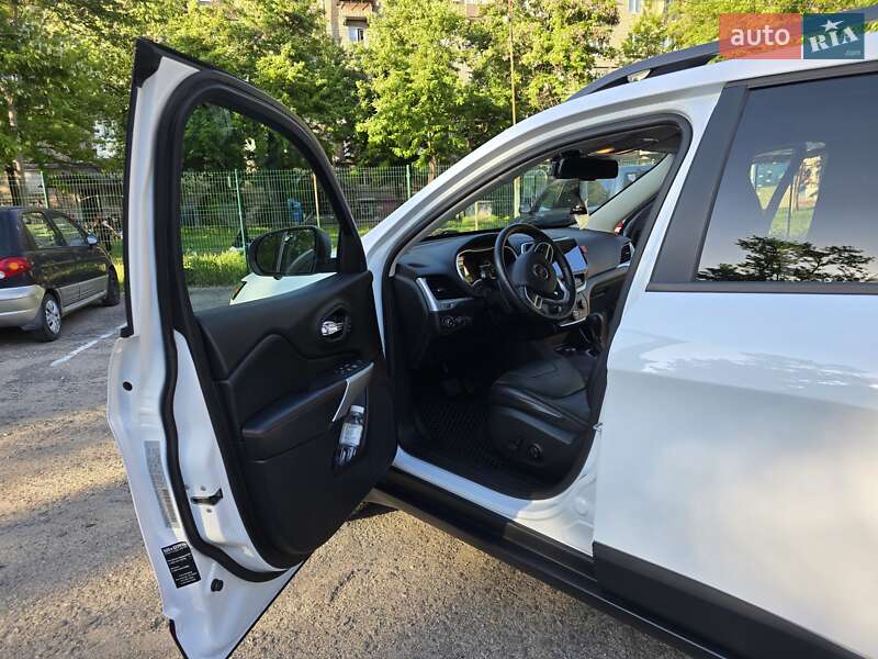 Позашляховик / Кросовер Jeep Cherokee 2017 в Запоріжжі фото 10 Позашляховик / Кросовер Jeep Cherokee 2017 в Запоріжжі