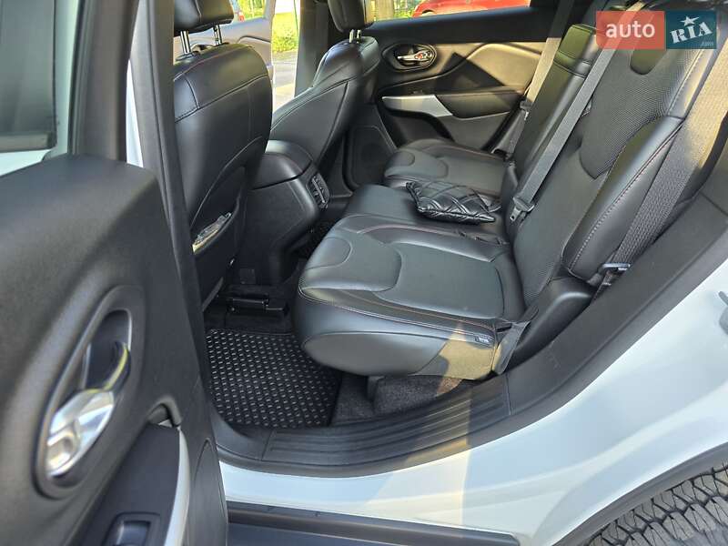 Позашляховик / Кросовер Jeep Cherokee 2017 в Запоріжжі фото 15 Позашляховик / Кросовер Jeep Cherokee 2017 в Запоріжжі