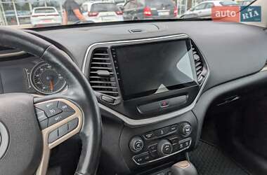 Внедорожник / Кроссовер Jeep Cherokee 2017 в 