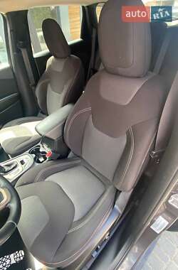 Внедорожник / Кроссовер Jeep Cherokee 2016 в 