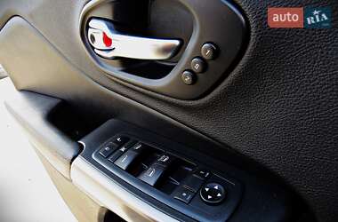 Позашляховик / Кросовер Jeep Cherokee 2019 в 