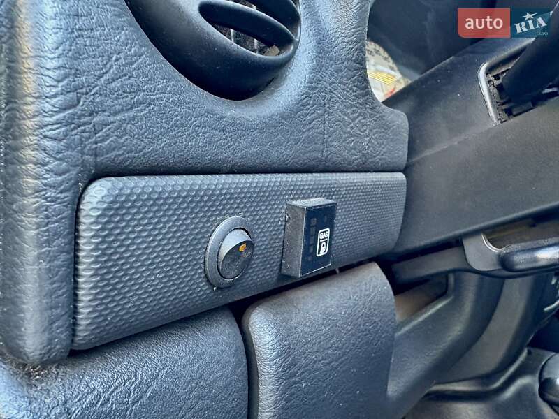 Внедорожник / Кроссовер Jeep Cherokee 2002 в Одессе