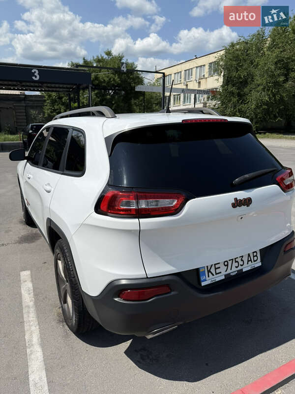 Внедорожник / Кроссовер Jeep Cherokee 2016 в Запорожье