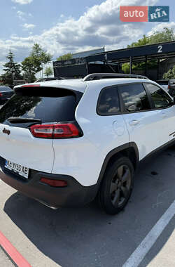 Позашляховик / Кросовер Jeep Cherokee 2016 в 
