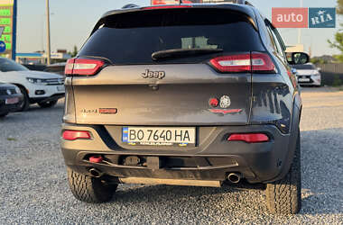 Внедорожник / Кроссовер Jeep Cherokee 2015 в 