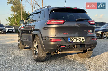Внедорожник / Кроссовер Jeep Cherokee 2015 в 