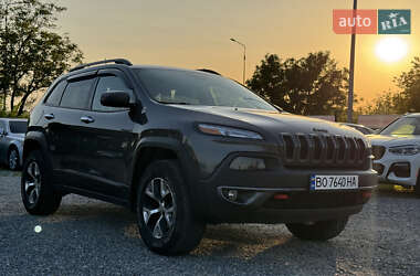 Внедорожник / Кроссовер Jeep Cherokee 2015 в 