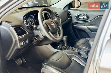 Внедорожник / Кроссовер Jeep Cherokee 2020 в 