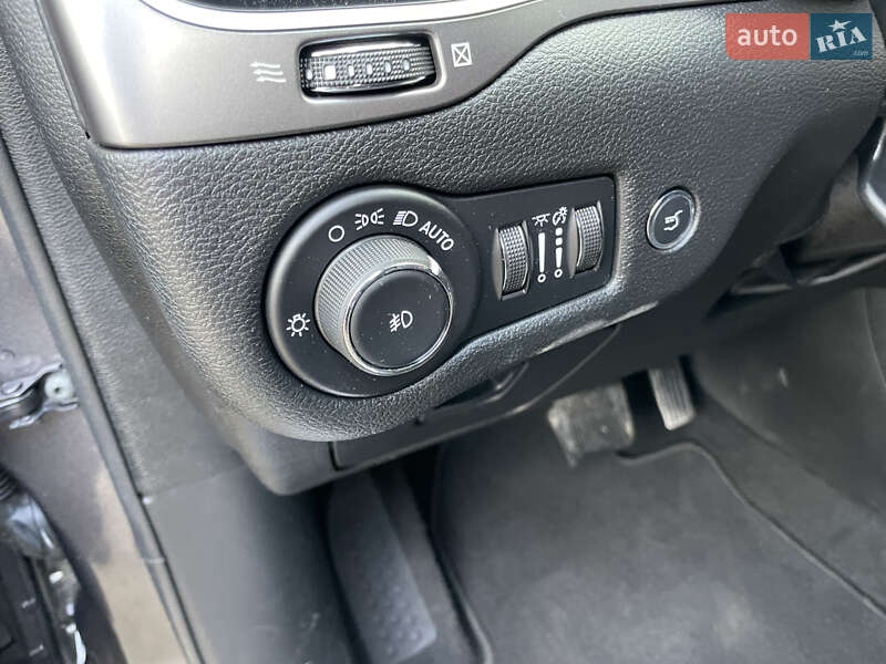 Позашляховик / Кросовер Jeep Cherokee 2019 в Рівному
