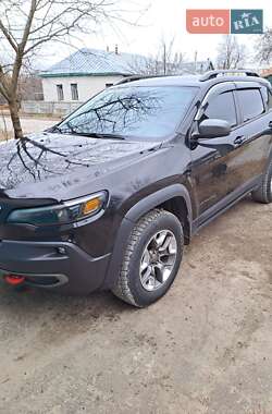Позашляховик / Кросовер Jeep Cherokee 2019 в 