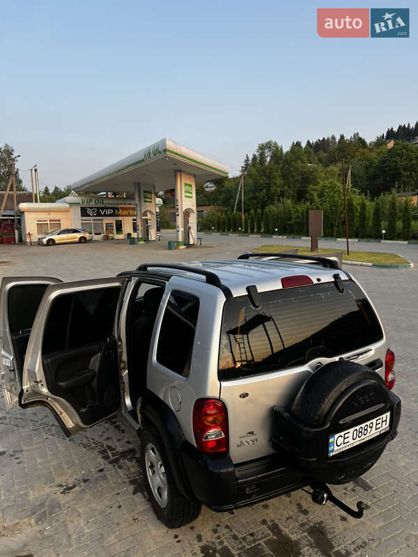 Позашляховик / Кросовер Jeep Cherokee 2004 в Путилі