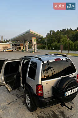 Внедорожник / Кроссовер Jeep Cherokee 2004 в 
