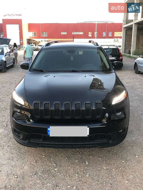 Внедорожник / Кроссовер Jeep Cherokee 2016 в 