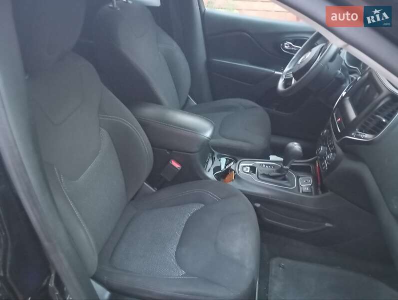 Внедорожник / Кроссовер Jeep Cherokee 2018 в Кременчуге